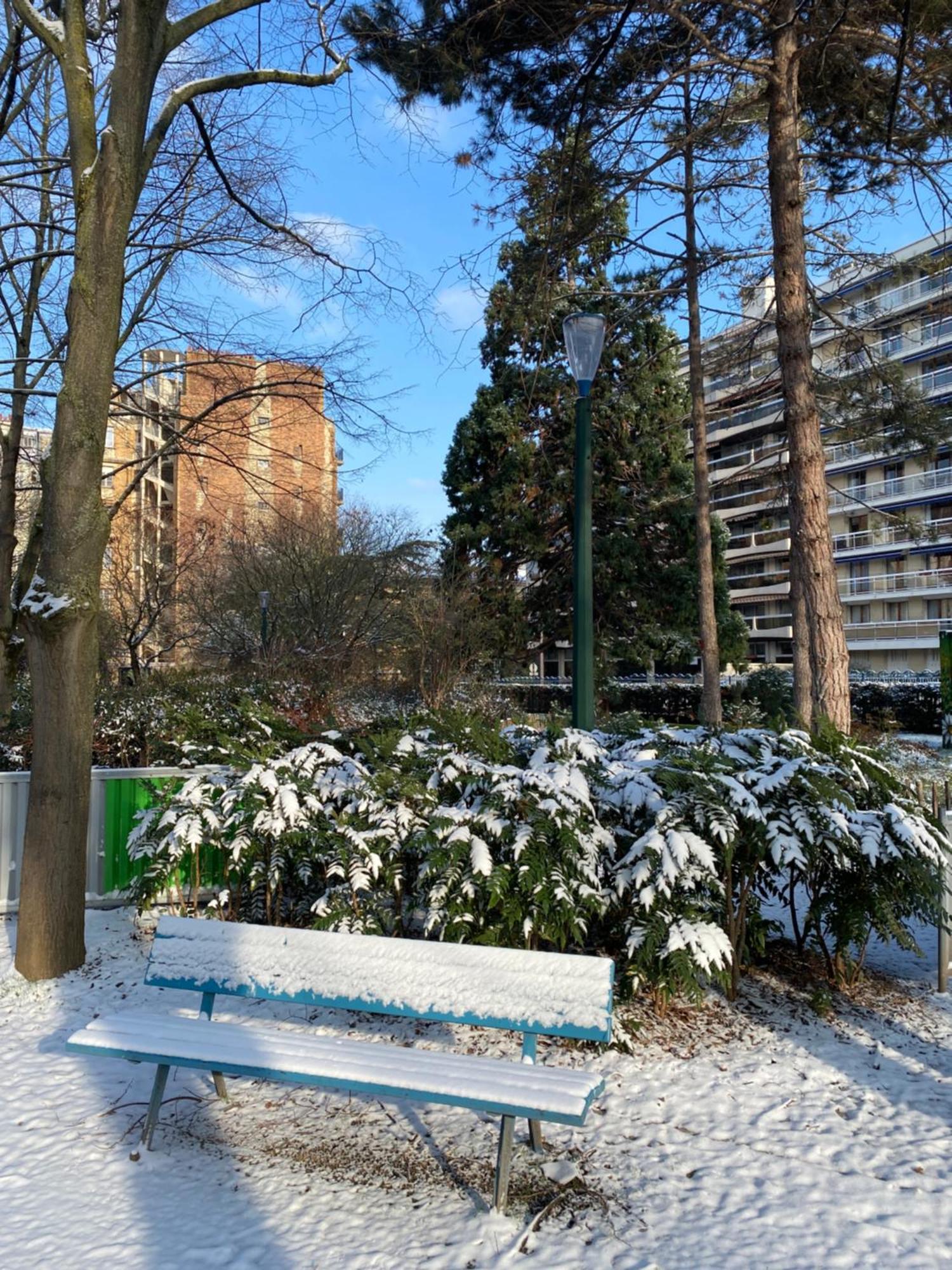 Appartement Mobility Lease- Sunny With Large Balcony, Park View At 15 Parijs