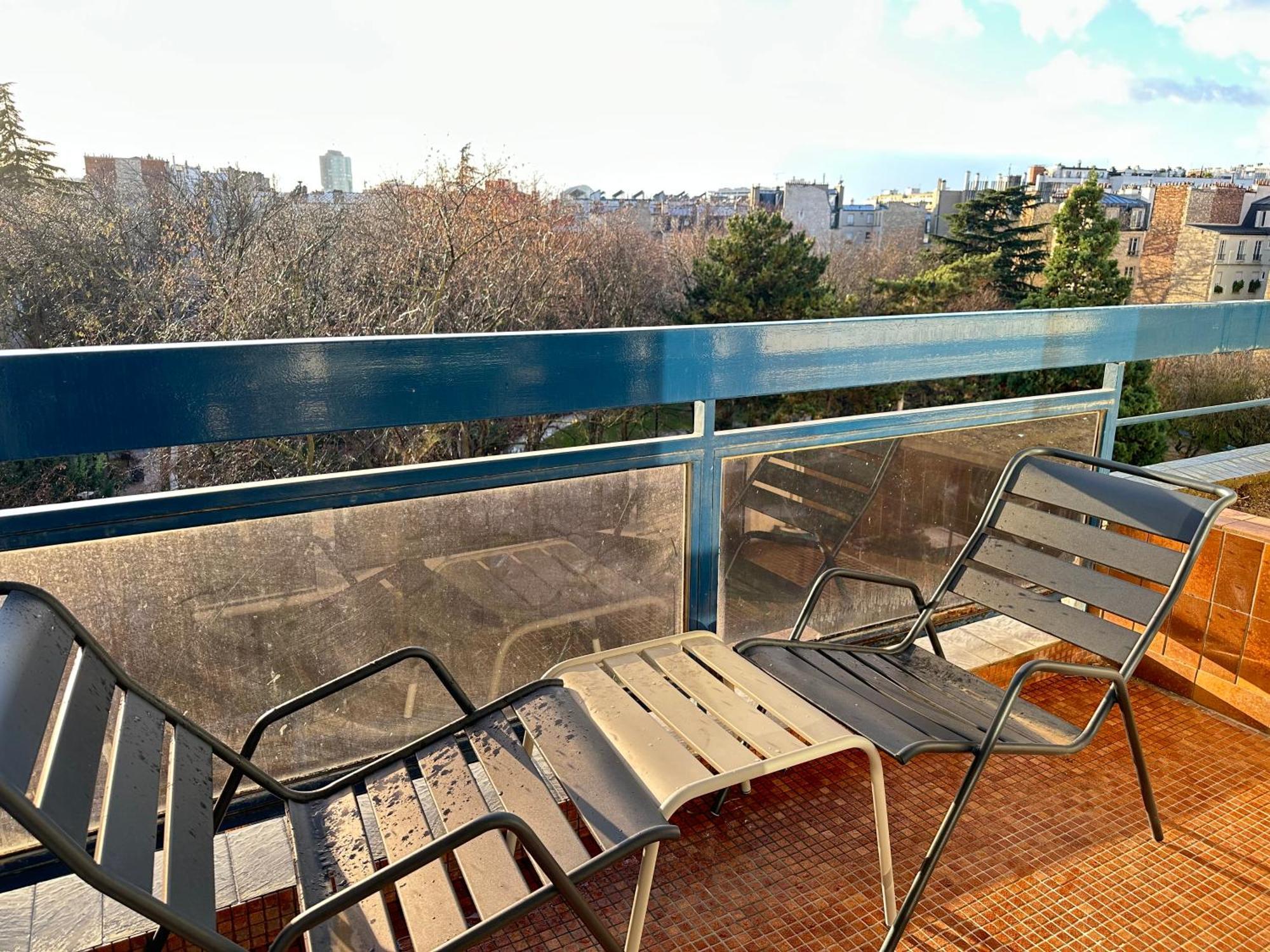 Mobility Lease- Sunny With Large Balcony, Park View At 15 Appartement