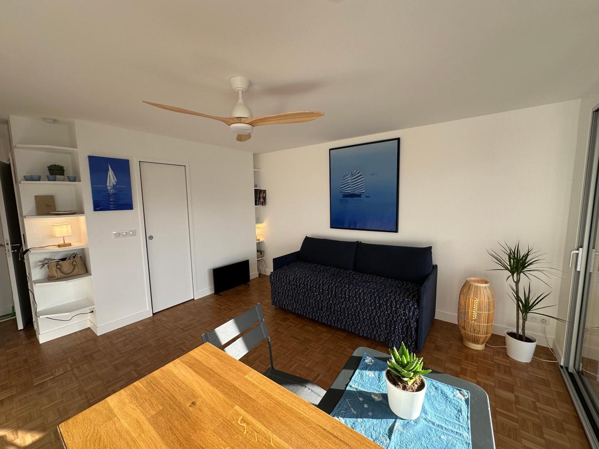 Mobility Lease- Sunny With Large Balcony, Park View At 15 Parijs