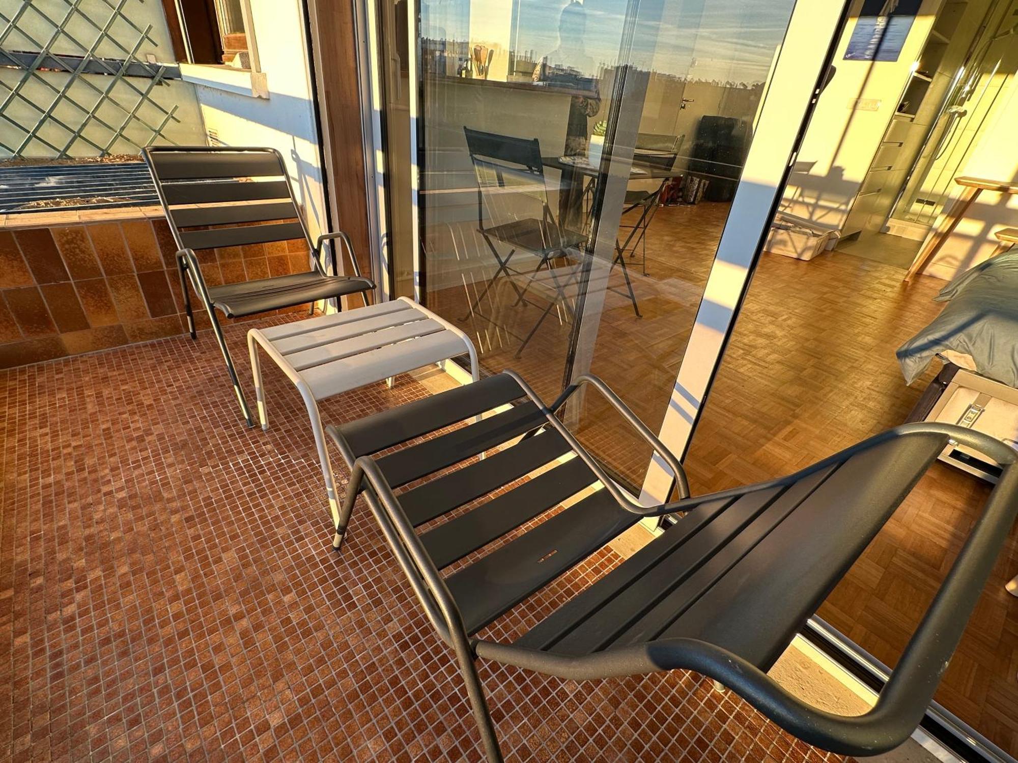 Mobility Lease- Sunny With Large Balcony, Park View At 15 Appartement Parijs